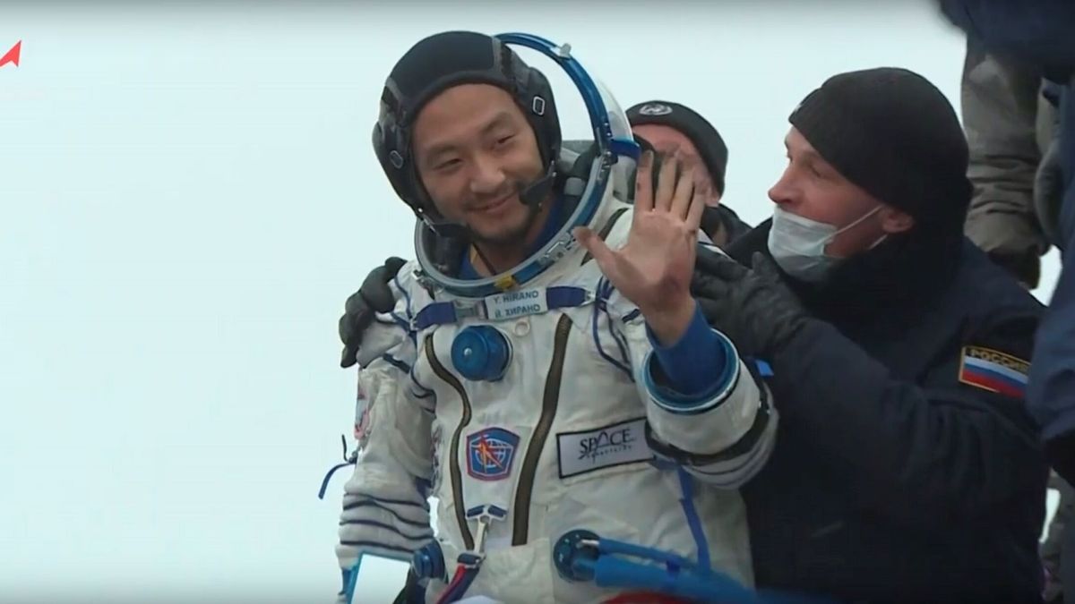 La nave Soyuz MS-20 con turistas espaciales japoneses aterriza en la estepa kazaja