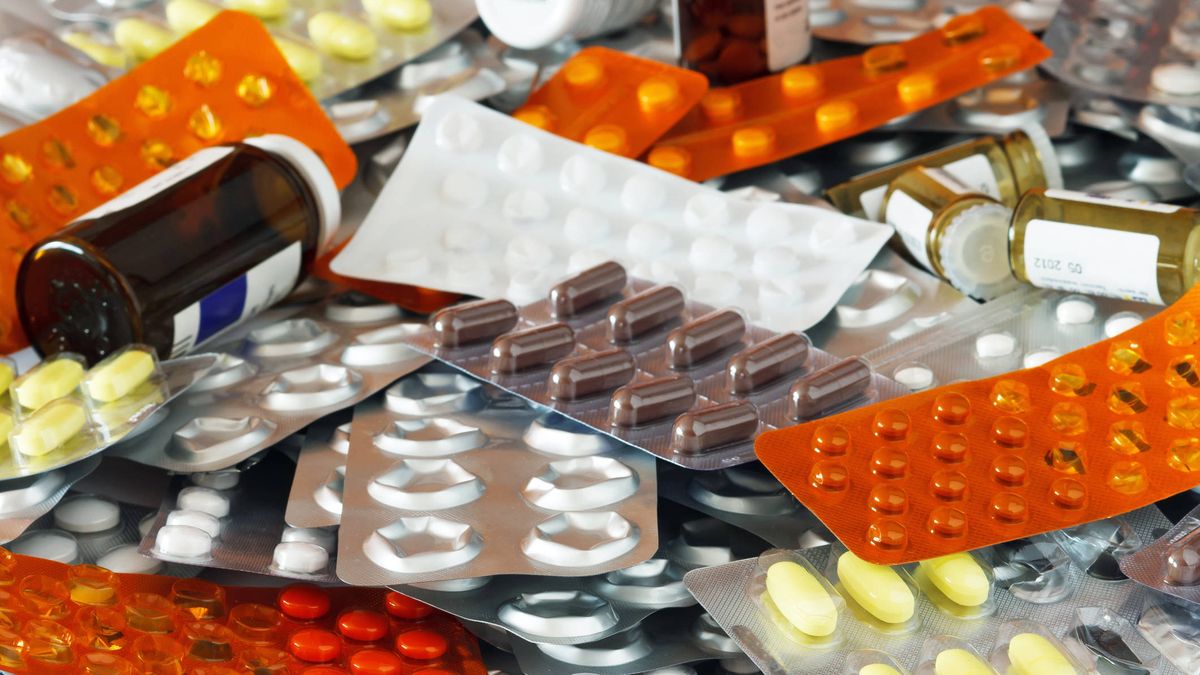 La lista de 18 medicamentos retirados por Sanidad: del Naproxeno al Omega 3