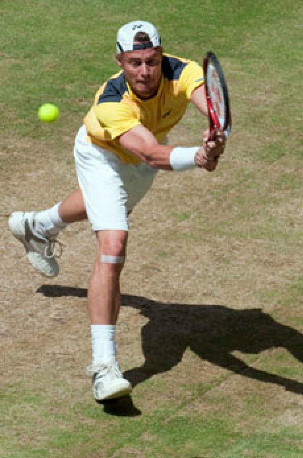 Foto: Hewitt se crece en la hierba de Halle y derrota a Federer en la final