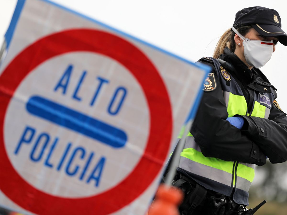Foto: Control de Policía en España. (Reuters)
