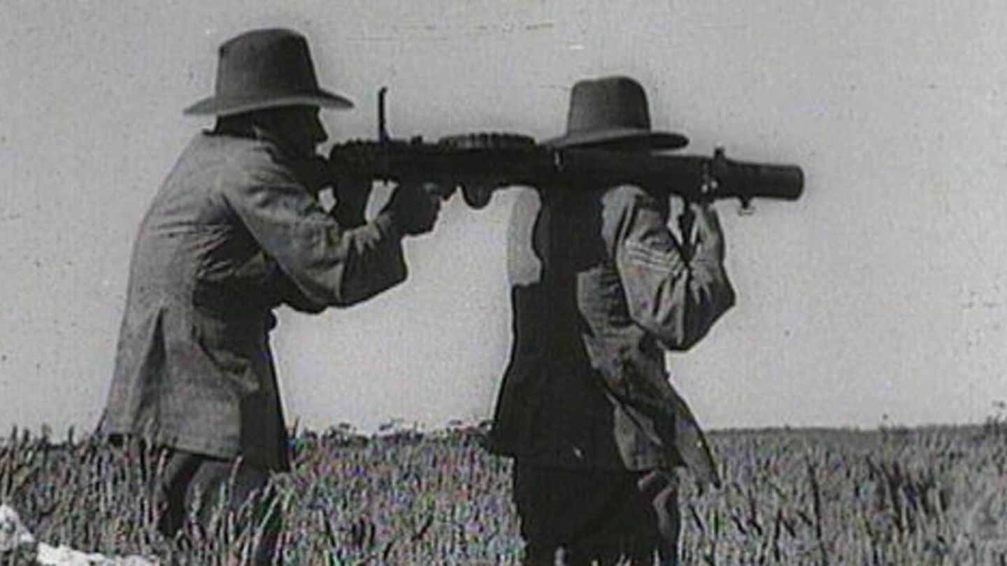 Unos soldados usan una ametralladora Lewis en la Guerra Emú. (Gobierno de Australia)