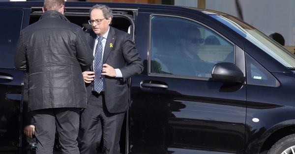 Foto: El presidente de la Generalitat, Quim Torra (2i), a su llegada este sábado al centro penitenciario de Soto del Real. (EFE)