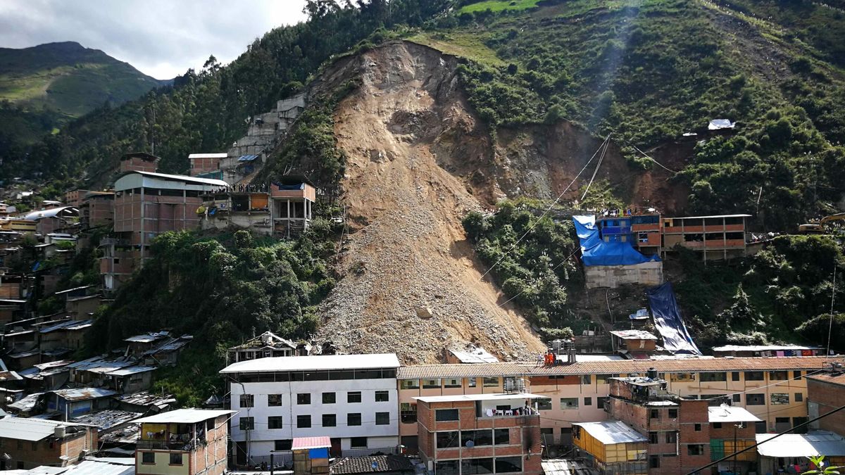  Al menos 40 personas han muerto por deslizamientos de tierra en el sur de Perú 