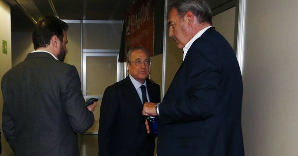 Foto: Florentino Pérez, entre José Ángel Sánchez y Juan Carlos Sánchez. (ACB Photo)