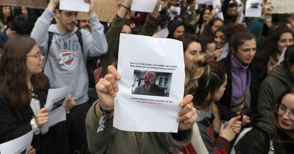 Foto: Estudiantes de la USC piden inhabilitar Luciano Méndez Naya. (EFE)