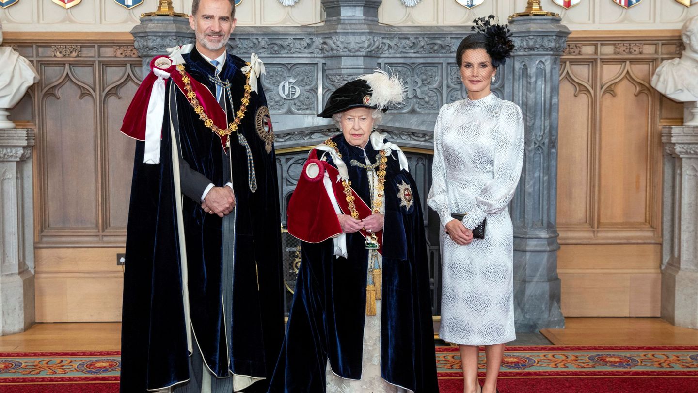 Felipe y Letizia, el pasado junio con la reina Isabel en Londres. (Reuters)