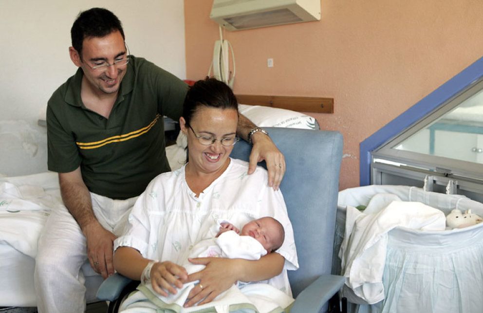 Foto: Nace el primer bebé libre de enfermedades hereditarias en la sanidad pública española