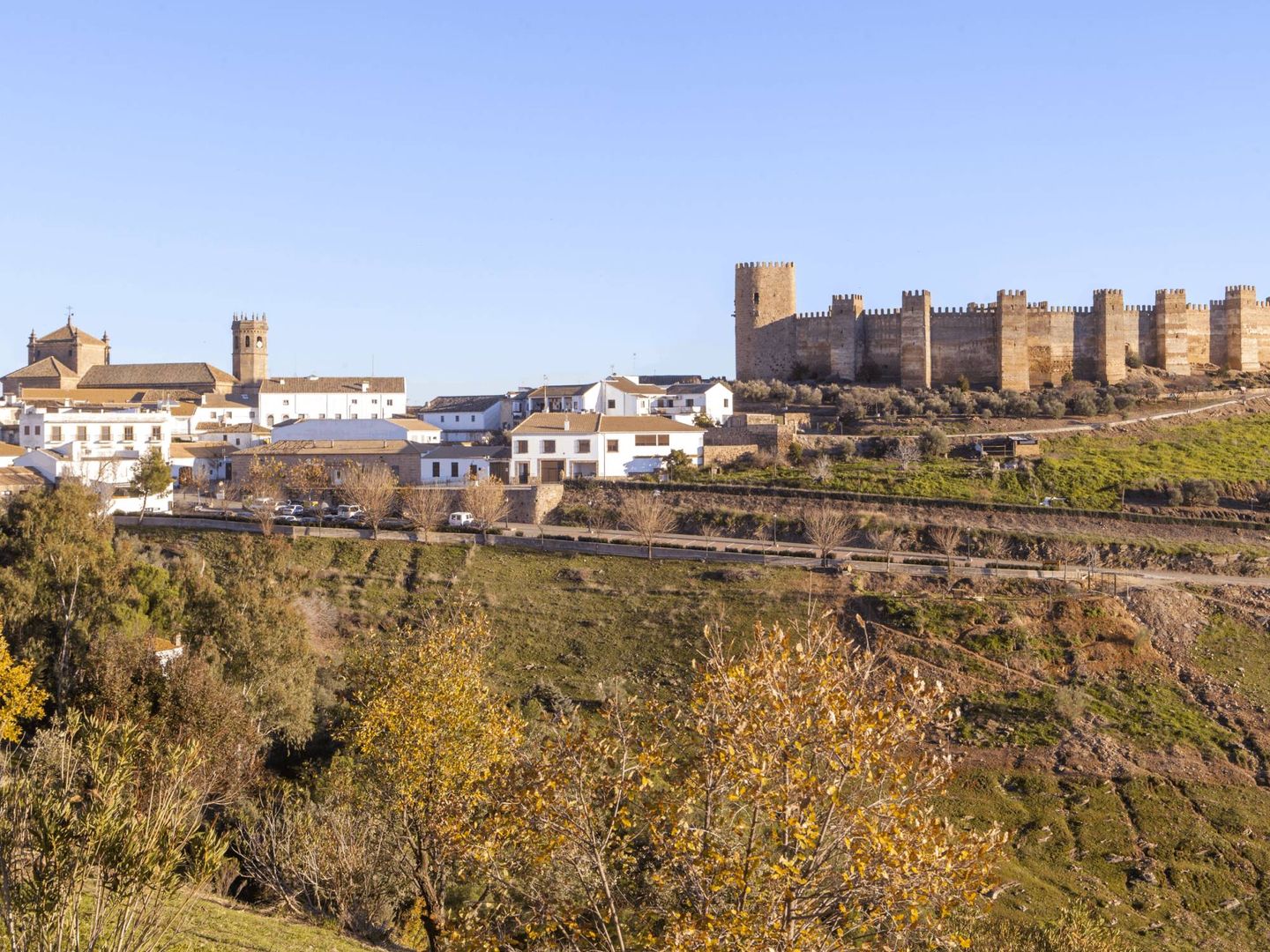 Castillo de Baños, en la localidad jiennense de Baños de la Encina. (Foto: Turismo Andaluz)
