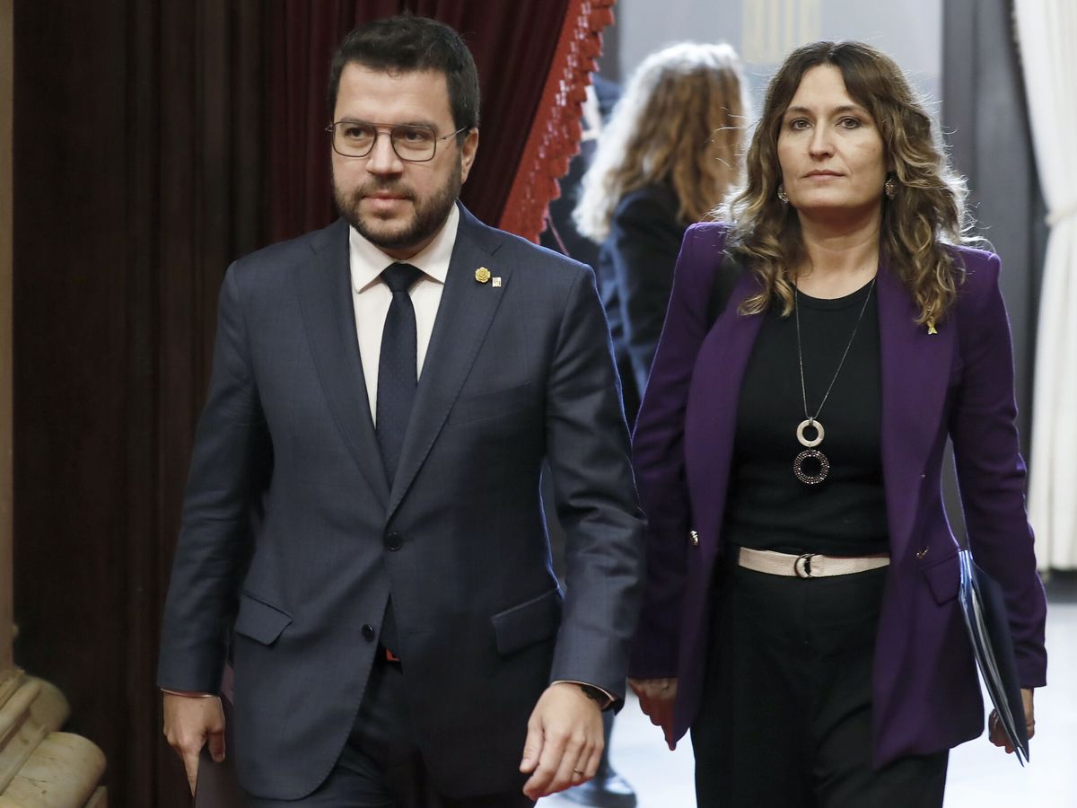 Foto: El presidente de la Generalitat, Pere Aragonès, acompañado por la consellera de Presidencia, Laura Vilagrà. (EFE/Andreu Dalmau)