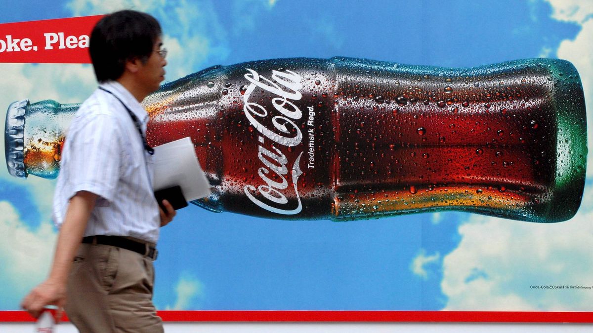 Las acciones de Coca-Cola bajan casi un 4% arrastradas por la caída del beneficio anual