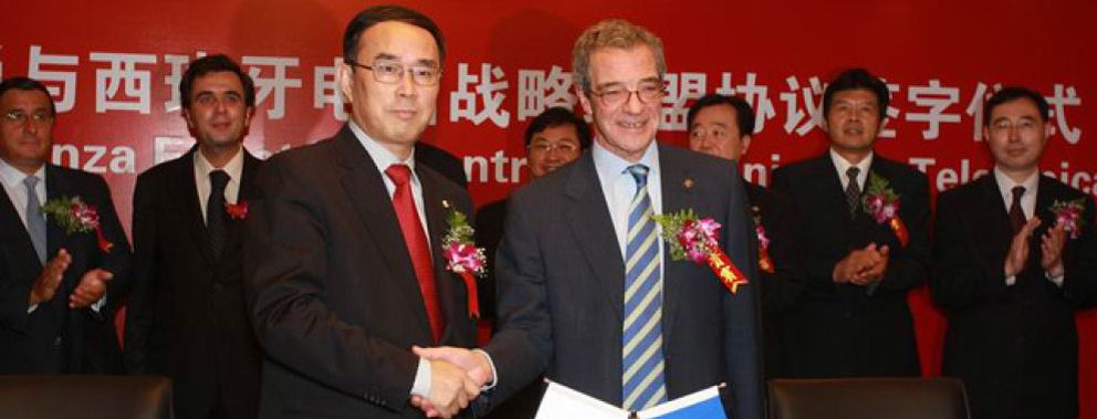 Foto: Telefónica y China Unicom firman un intercambio accionarial por valor de 1.000 millones de dólares