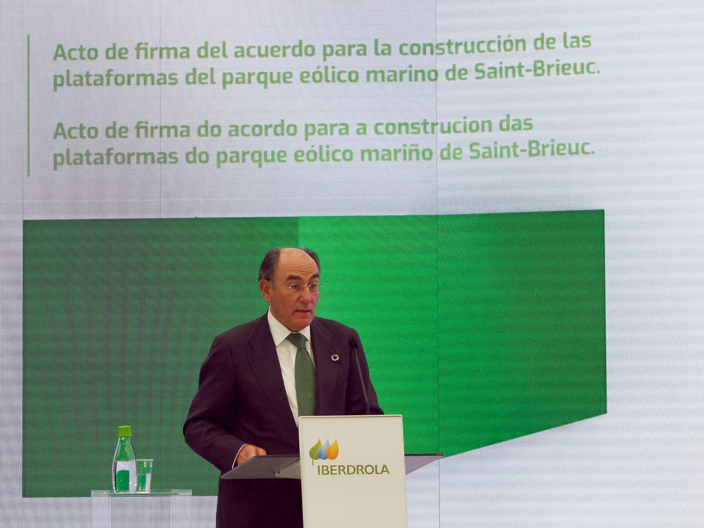 El presidente de Iberdrola, Ignacio Galán, ofrece un discurso durante la firma de un acuerdo con Navantia en Fene. (EFE)