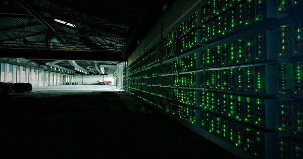 Foto: Granja de ordenadores para minar bitcoins. (Foto: Marko Ahtisaari/Flickr)