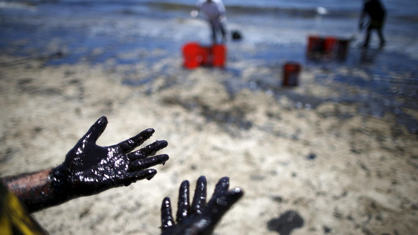 Foto: Cifran en 400.000 litros el petróleo vertido en el sur de California (REUTERS)