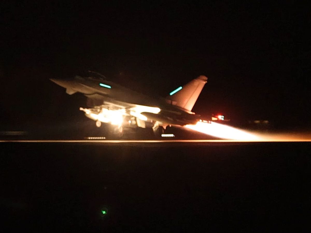 Foto: Un avión de Reino Unido despega para atacar en Yemen. (Reuters/UK MOD)