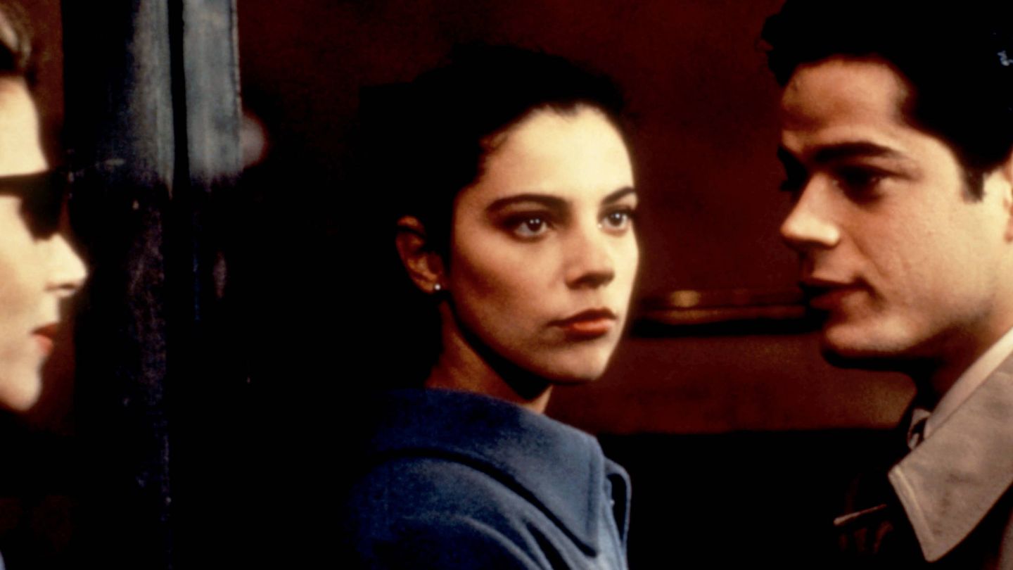 Maribel Verdú y Jorge Sanz, en la película 'Amantes' en 1991. (Cordon Press)