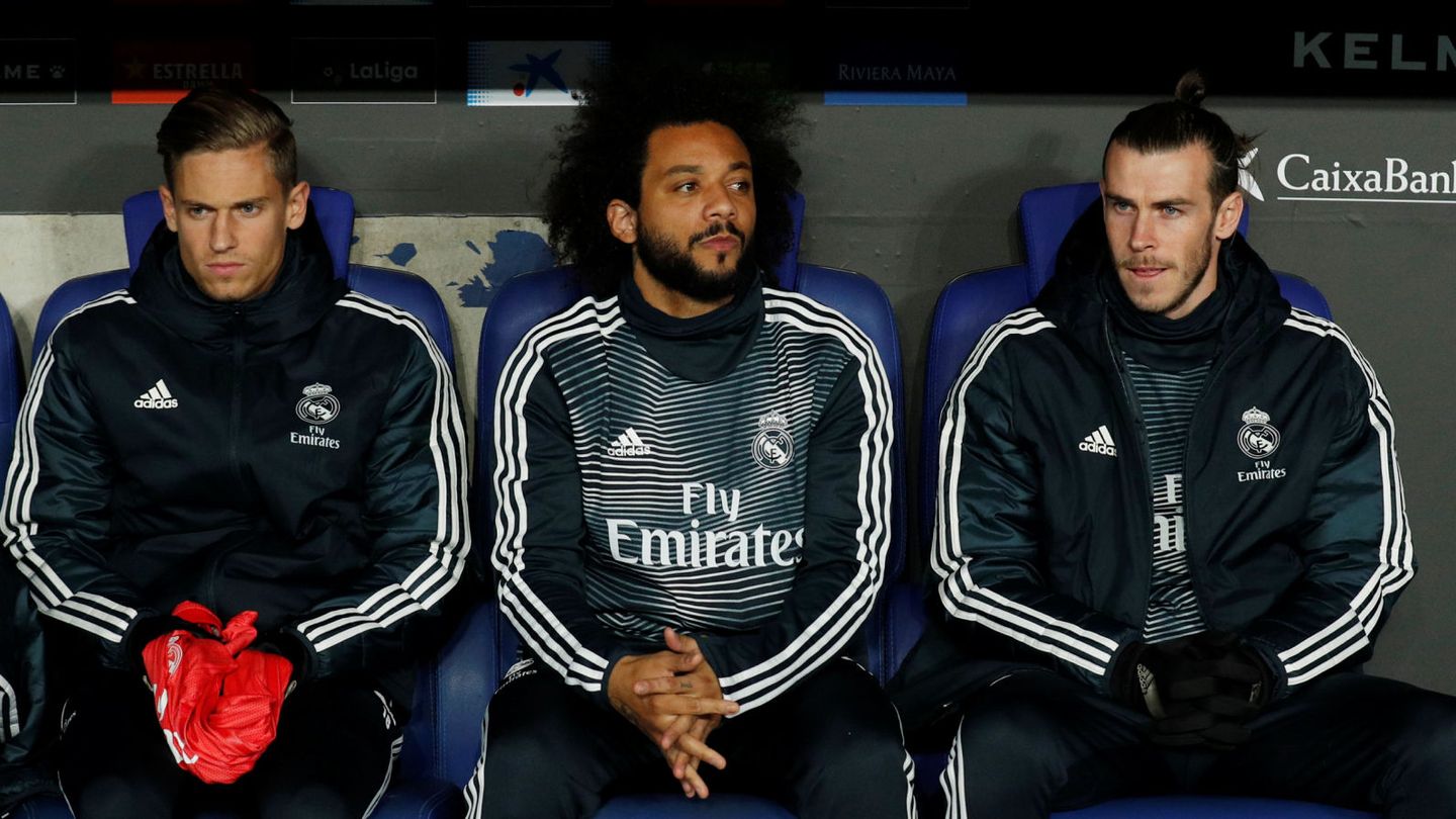 Llorente, Marcelo y Bale en el banquillo del Madrid. (EFE)