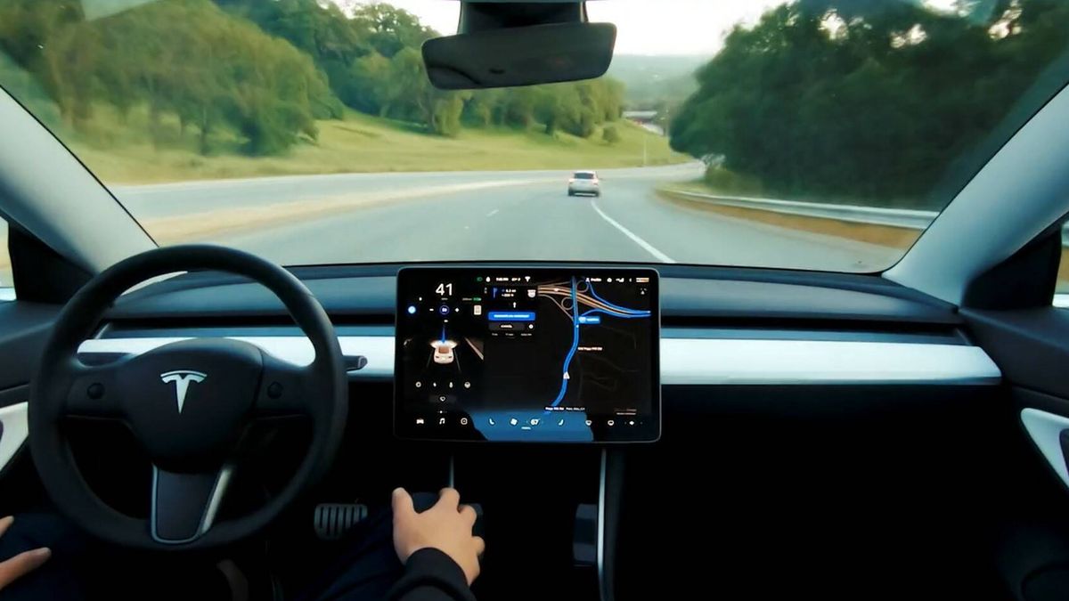 Tesla 'humaniza' su sistema de conducción autónoma: ¿una decisión fiable o arriesgada?