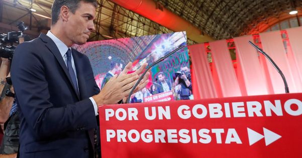 Foto: El presidente del Gobierno en funciones y secretario general del PSOE, durante la presentación del acuerdo programático para un Gobierno de progreso. (EFE)