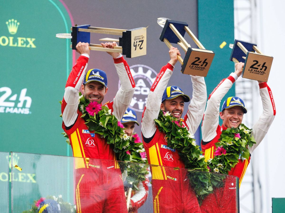 Foto: Miguel Molina (izquierda), en el podio de Le Mans junto a Antonio Fuoco y Nicklas Nielsen. (Ferrari)