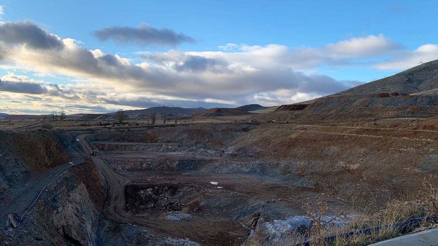 Situación actual de la mina de Borobia. La nueva explotación ocuparía hasta las montañas del fondo de la imagen aproximadamente. (Guillermo Cid)