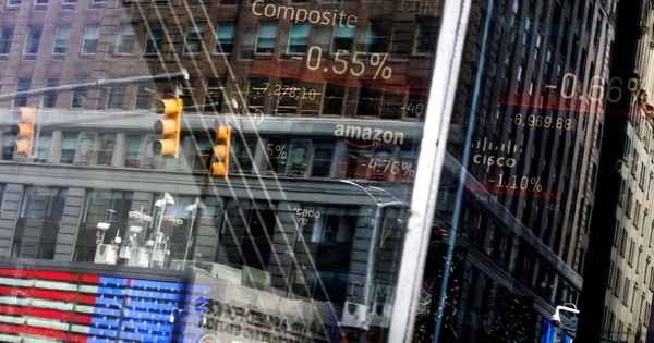 Foto: Una pantalla muestra los valores del índice compuesto del mercado Nasdaq en Times Square, Nueva York (Estados Unidos). (EFE)