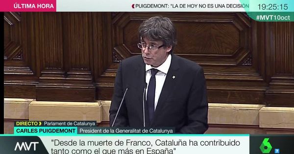 Foto: Carles Puigdemont, durante su comparecencia en el Parlament.
