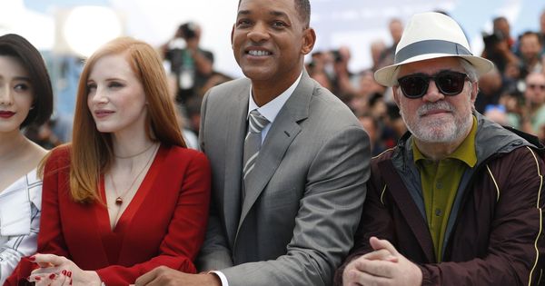 Foto: Jessica Chastain, Will Smith y Pedro Amodóvar en la inauguración del festival de Cannes. (EFE)