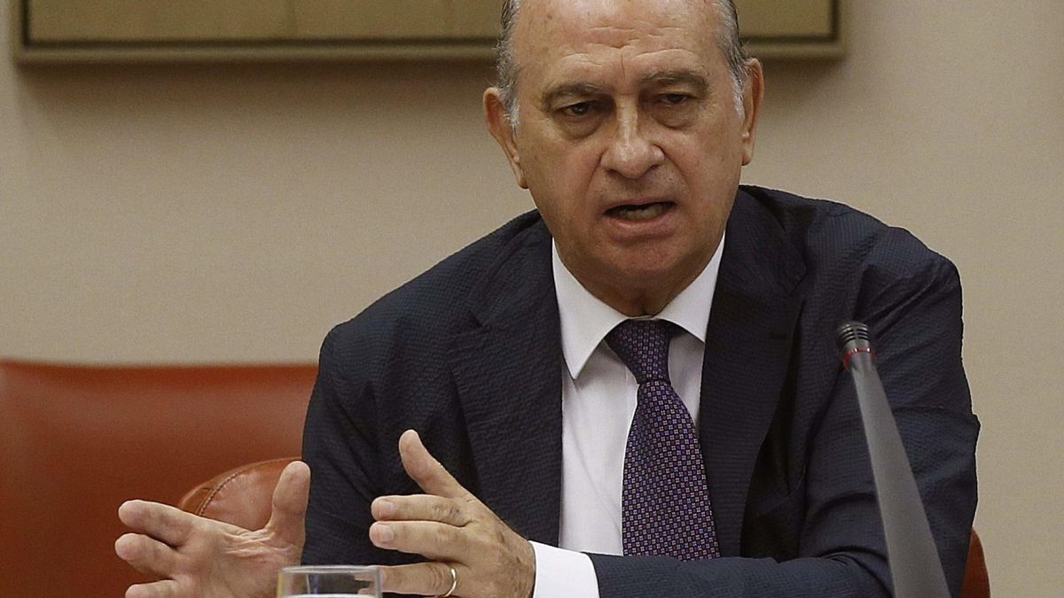 Fernández Díaz no convence a la oposición, que insiste en pedir su “irrevocable dimisión”
