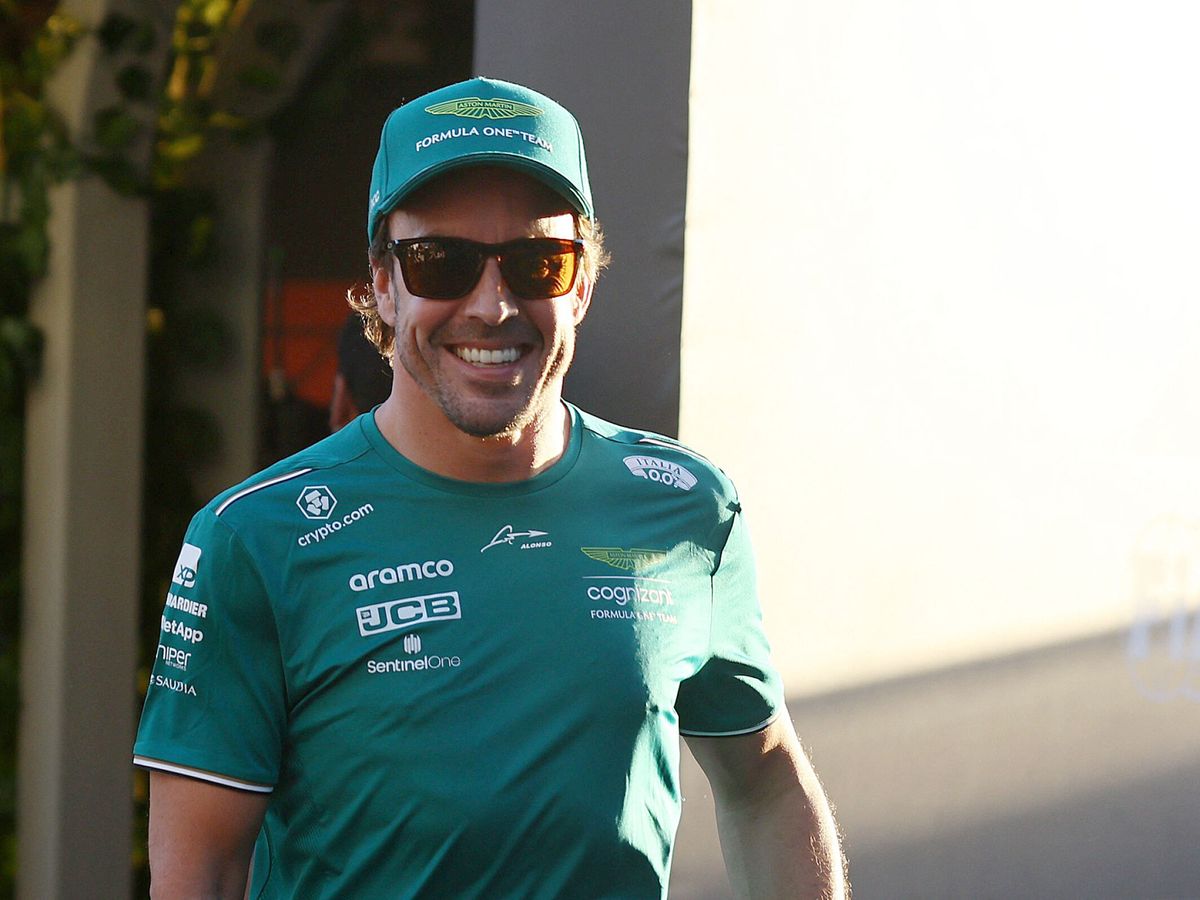 Foto: Fernando Alonso a su llegada al circuito de Yeda. (Reuters/Rula Rouhana)