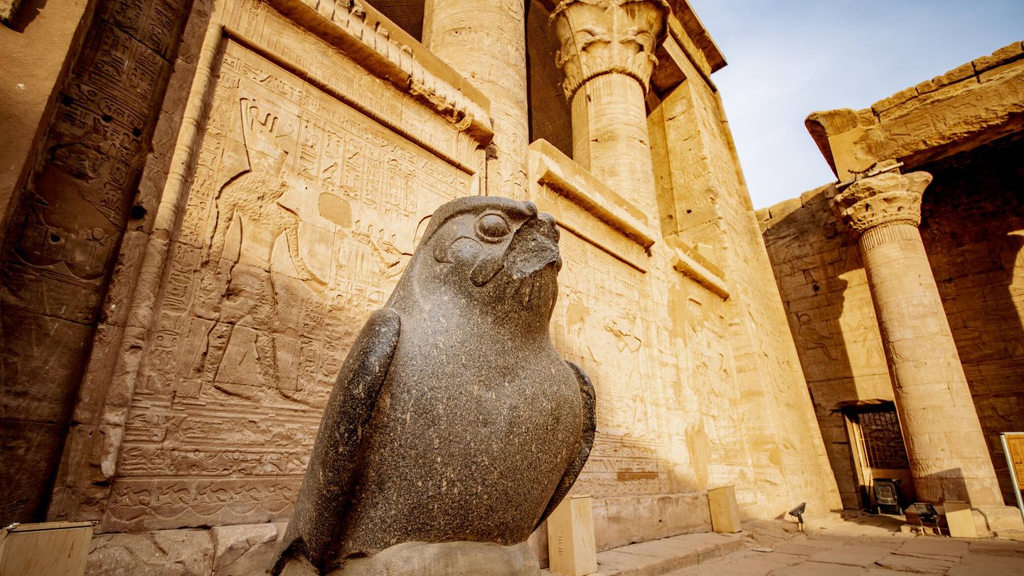 Para llegar al templo de Horus tendrás que coger una calesa. (Cedido)