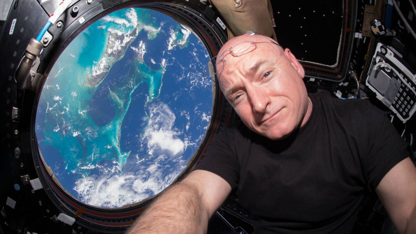 El astronauta Scott Kelly, durante su estancia en la EEI (NASA)