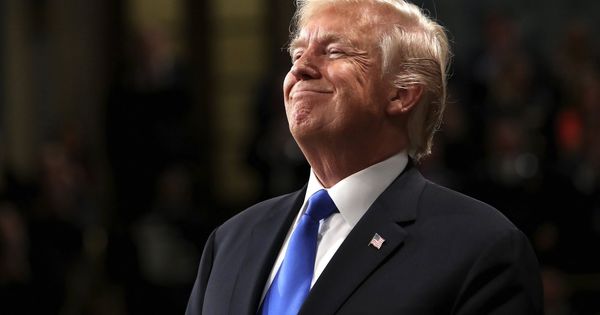 Foto: El presidente Donald Trump sonríe durante su discurso de Estado. (EFE)