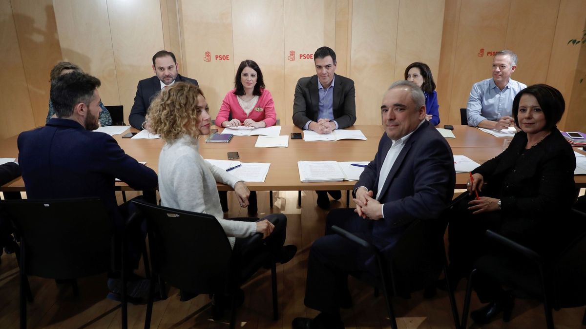 Sánchez pide a los 'indepes' que busquen un candidato "viable" y se libere de Puigdemont