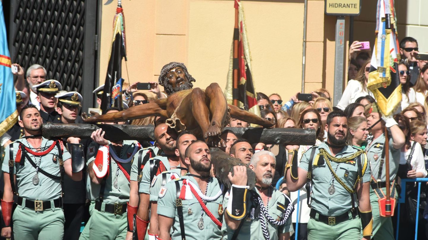 Jueves Santo en Málaga: la Legión desfila con el Cristo de Mena. (Agustín Rivera)