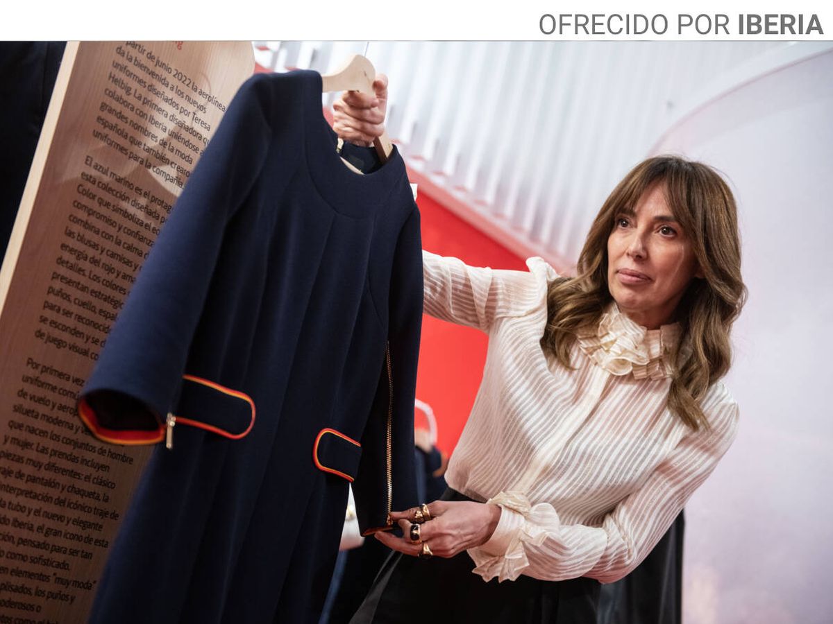 creativo Típicamente Tranquilidad de espíritu La diseñadora Teresa Helbig firma los nuevos uniformes 'icónicos' de Iberia