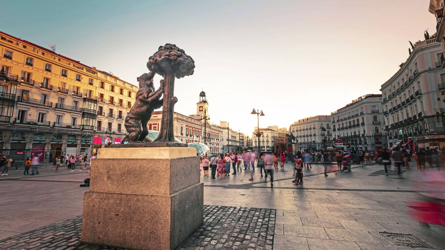La emblemática estatua del oso y el madroño en la Puerta del Sol de Madrid. (Freepik)