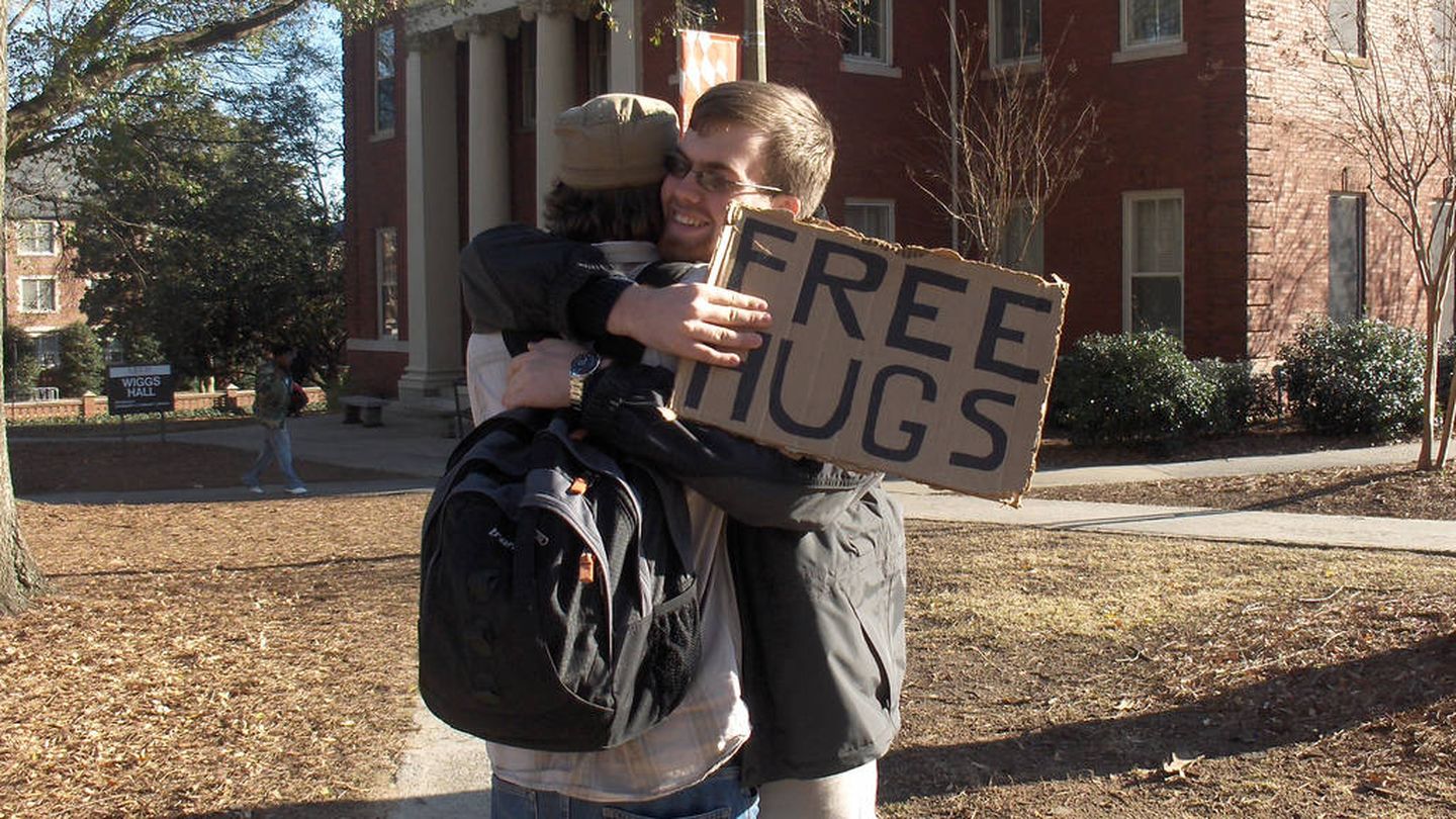 Campaña de abrazos gratis (Foto: Juan Mann-Free Hugs)