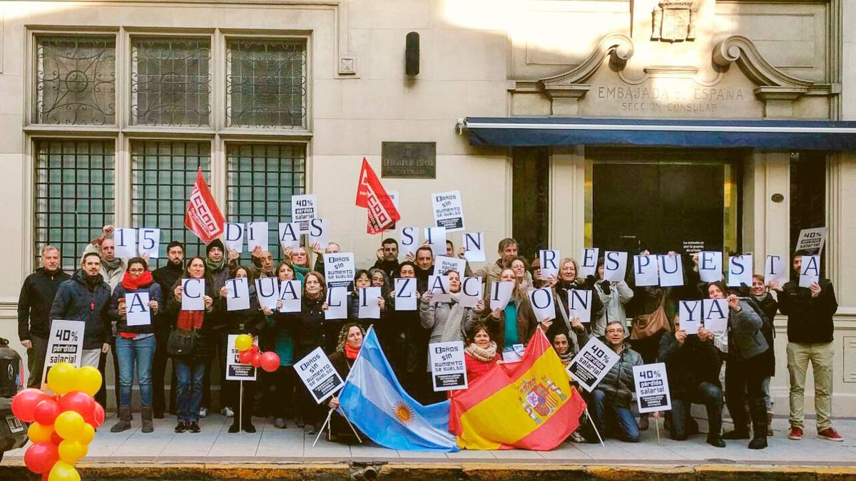 Clamor en el consulado de España en Argentina: “Con estos salarios somos pobres” 