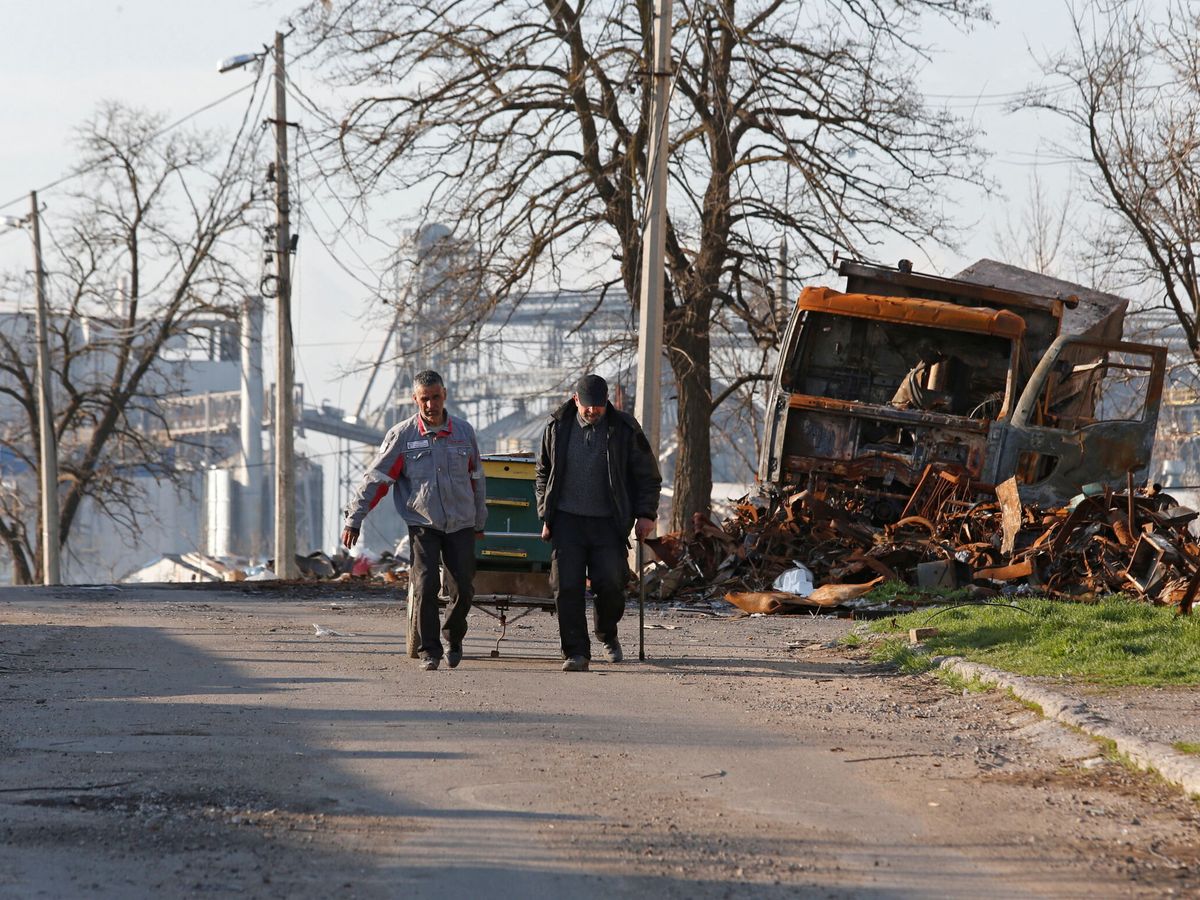 Foto: Residentes de Mariúpol. (Reuters/Alexander Ermochenko)