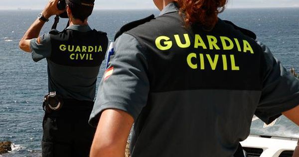 Foto: Dos agentes de la Guardia Civil (Guardia Civil).