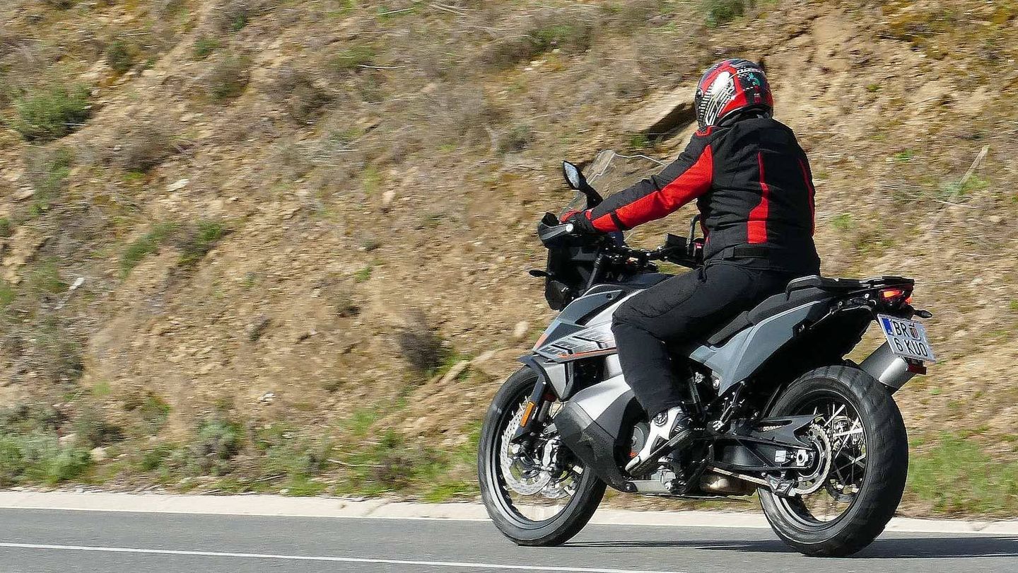 La KTM 890 Adventure es una moto perfecta para un uso total.
