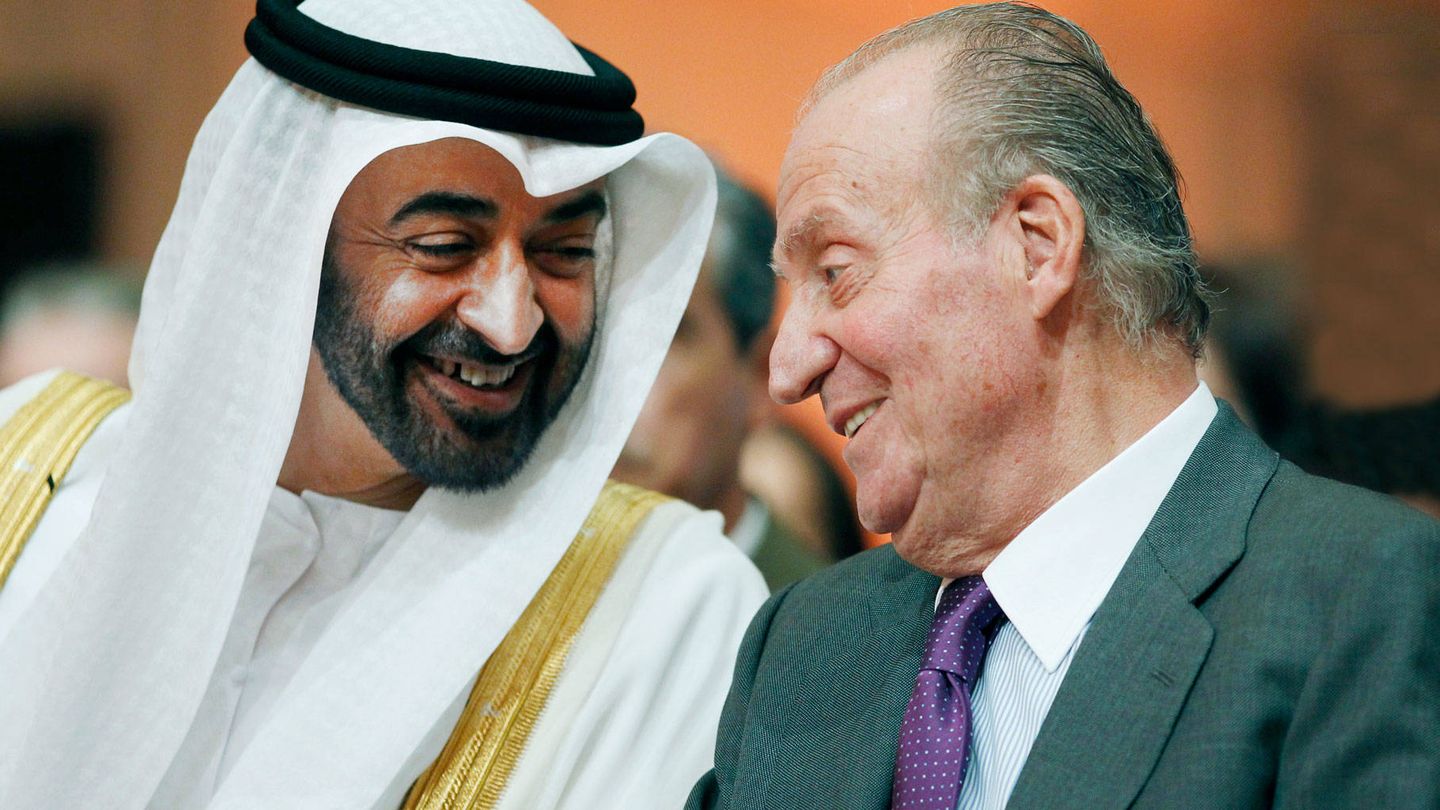 El rey Juan Carlos con el príncipe heredero de Abu Dabi. 