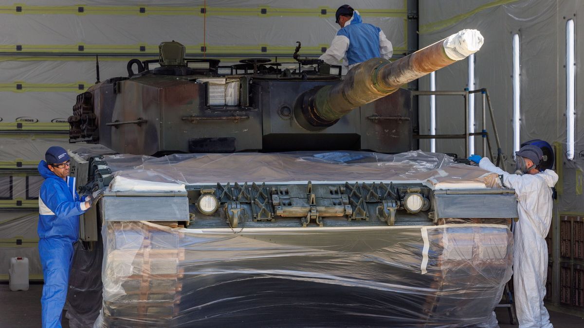 España enviará a Ucrania el segundo lote de tanques en julio y suma otros 3,5M a la cuenta