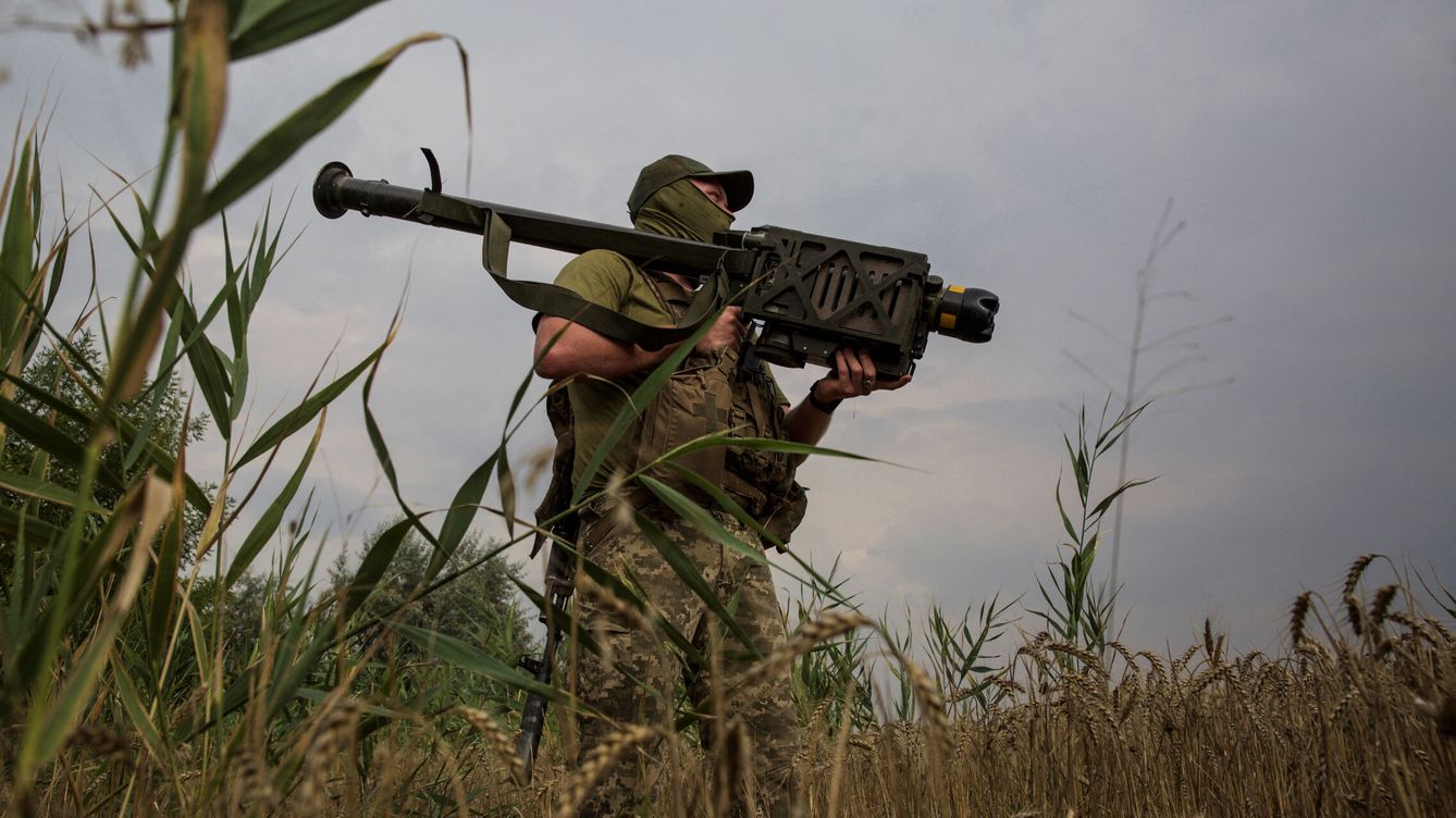 Foto: Un soldado con un misil tierra aire Stringer. (Reuters/Anna Kudriavtseva)