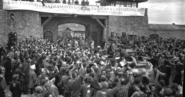 Foto: Los españoles presos en Mauthausen celebran la liberación del campo en 1945