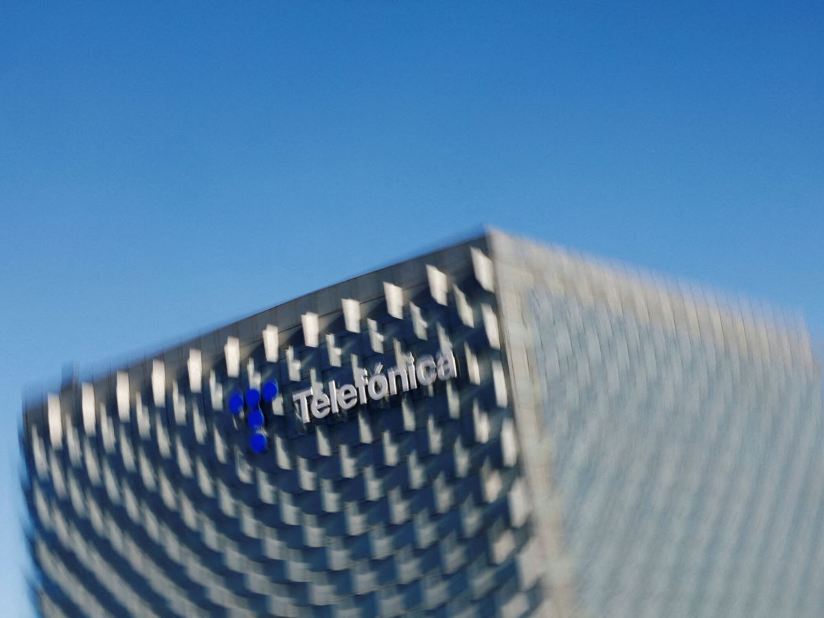 Foto: Logo de Telefónica en su sede de Madrid. (Reuters/Susana Vera)
