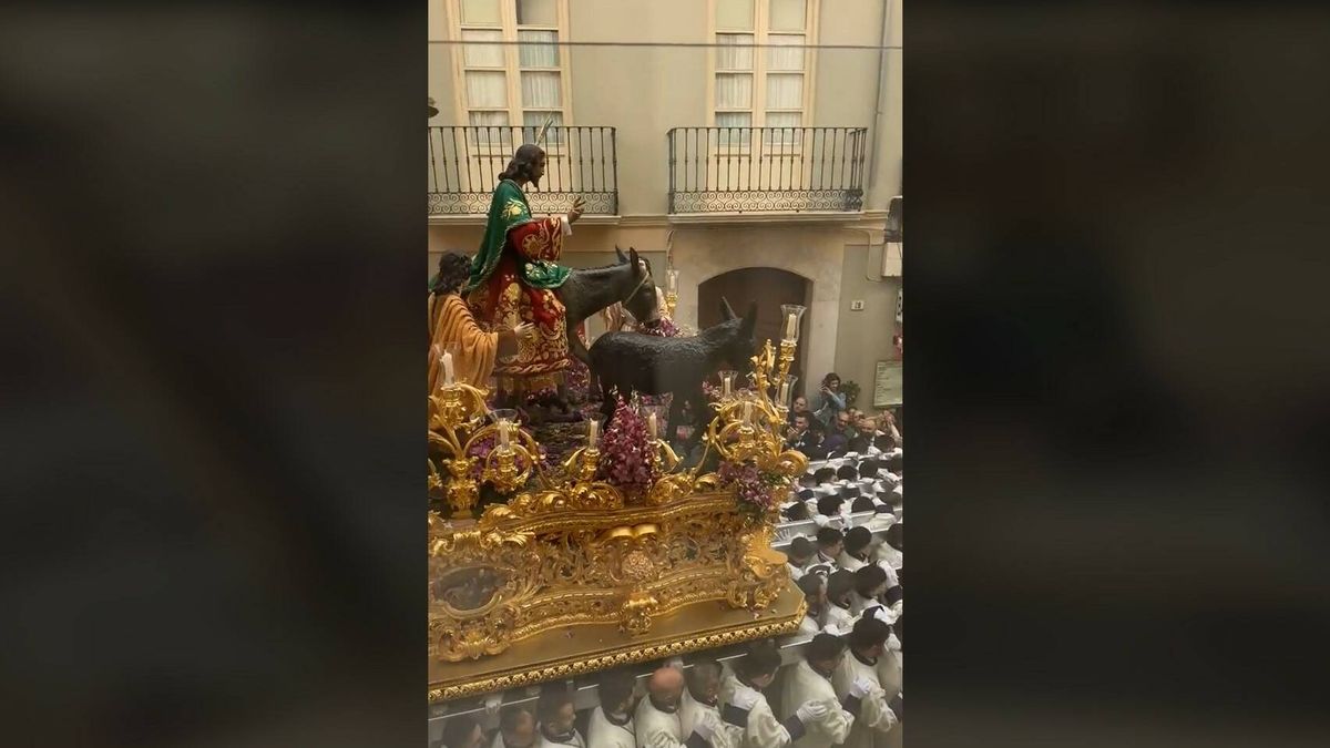 Una americana alucina viendo una procesión de Semana Santa en Andalucía: "Que Jesús perdone mi lenguaje"