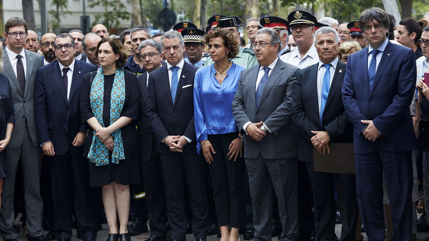 La alcaldesa de Barcelona, Ada Colau; el lehendakari, Iñigo Urkullu; la ministra de Sanidad, Dolors Montserrat y el ministro del Interior, Juan Ignacio Zoido. (EFE)