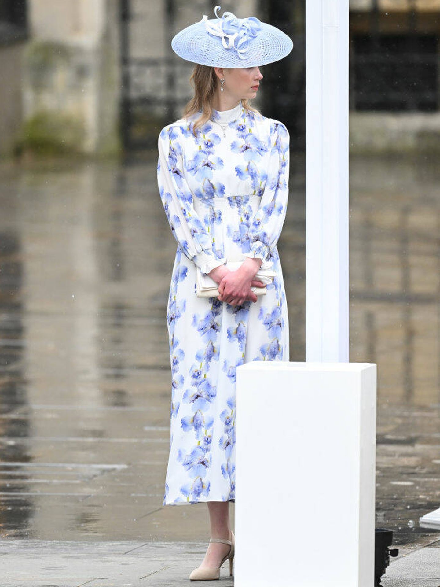 Lady Louise Windsor es fotografiada a la entrada de la abadía de Westminster. (Getty)